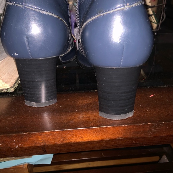 Boots - Picture 4 of 4